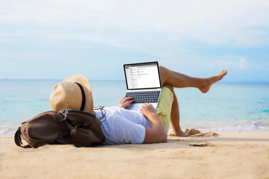 Workplace flexibility is helping Americans take longer trips this holiday season, report finds