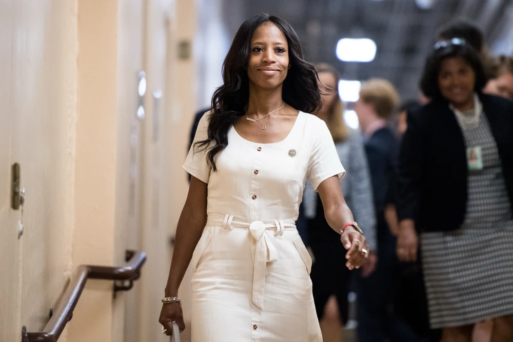 Former Utah Rep. Mia Love, First Black Republican Woman in U.S. House, Dies – Foxton News