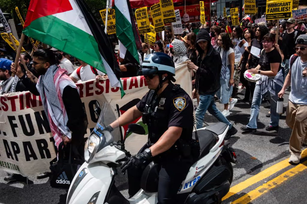 May Day: Protesters Rally Across US to Demand Workers’ and Immigrants’ Rights May Day: Protesters Rally Across US to Demand Workers’ and Immigrants’ Rights