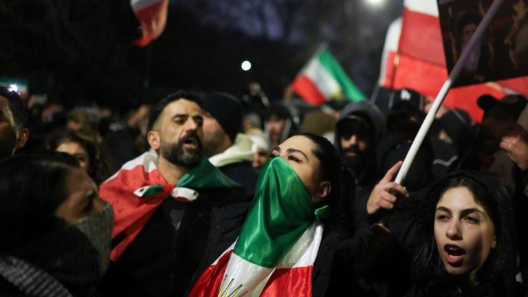 Rising Tensions in Iran: Understanding the Widening Anti-Government Protests iran